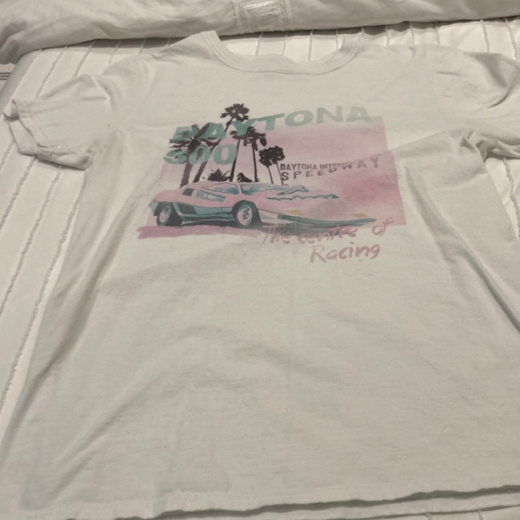 Super cute graphic tee - Picture 2 of 4